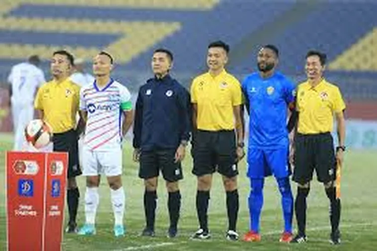 Phân Tích Nhiệm Vụ Quan Trọng Của Trợ Lý Trọng Tài Bóng Đá 1 Phân Tích Nhiệm Vụ Quan Trọng Của Trợ Lý Trọng Tài Bóng Đá